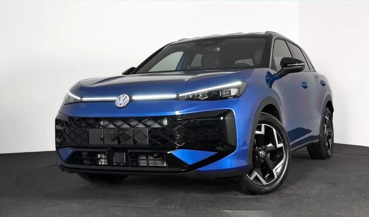 Volkswagen T-Roc R-Line 1.5 eTSI 150 DSG — photo 1 of 11