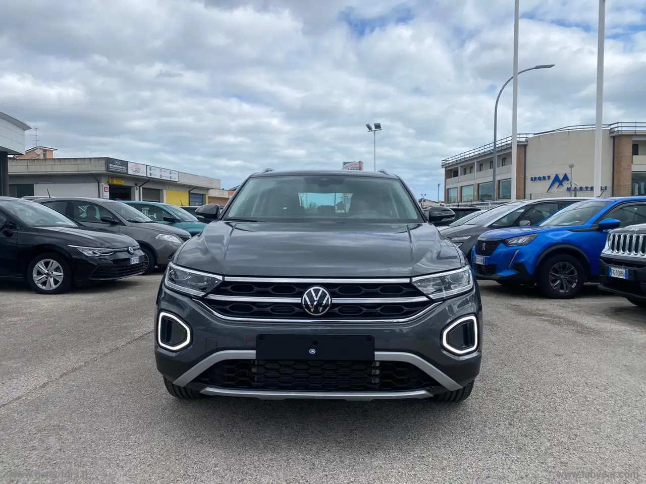 2024 Volkswagen T-Roc 1.5 TSI ACT Style, photograph 2