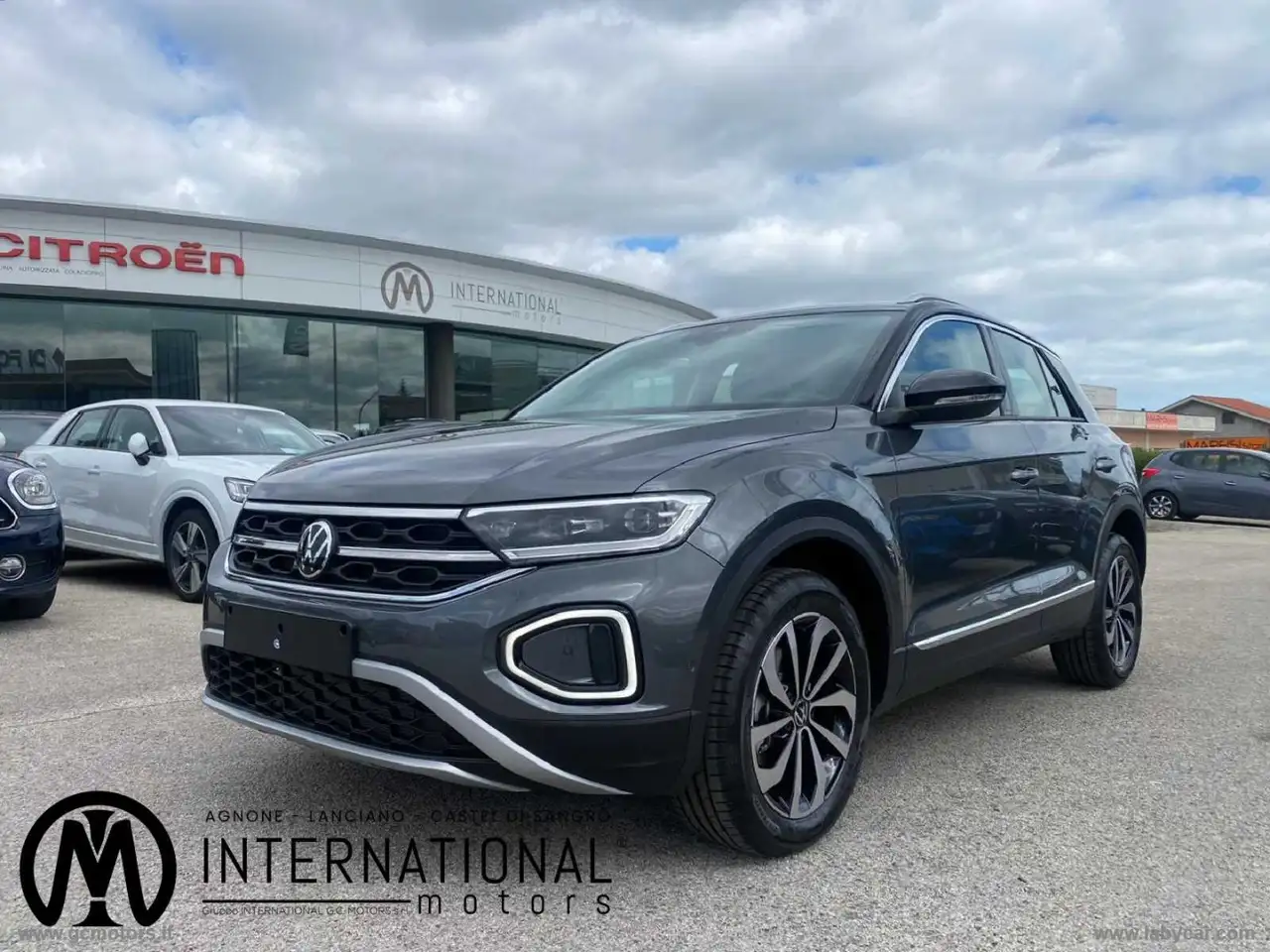 Volkswagen T-Roc 1.5 TSI ACT Style — photo 1 of 21