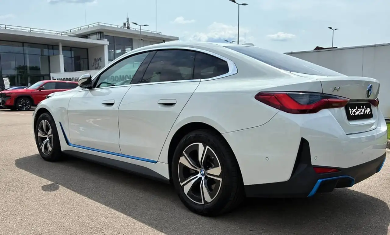 BMW i4 i4 eDrive40 — photo 1 of 6
