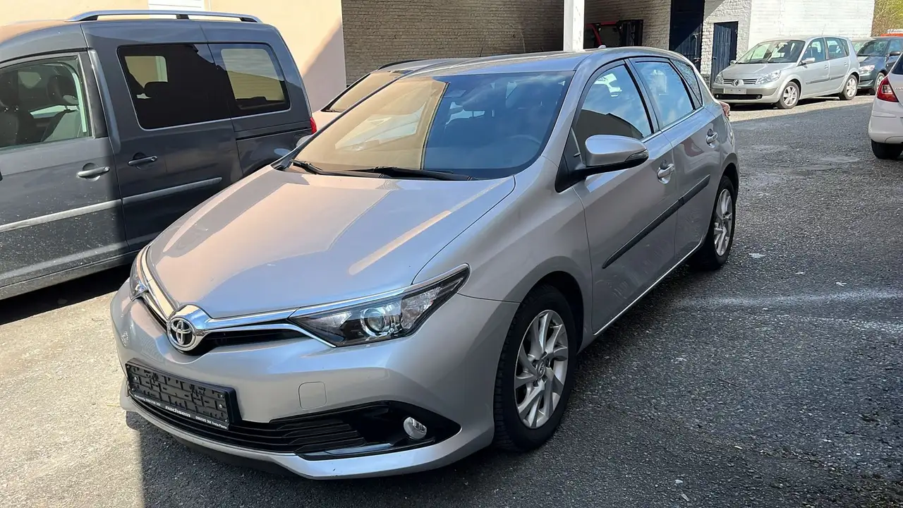 Toyota Auris Auris 1.2 Turbo Comfort 12 mois de garantie — photo 1 of 15