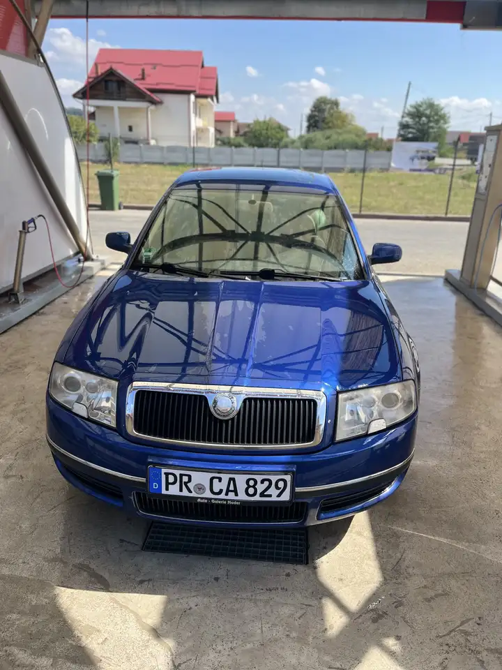 Skoda Superb 2.5TDI V6 Elegance Tiptronic 163 — photo 1 of 10