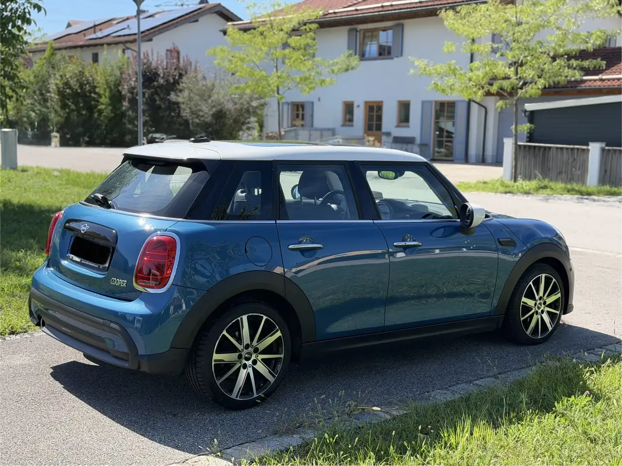 MINI Cooper 5-Türer; HuD*Pano*Keyless*XL*PDC*8-Fach*Leder*Spor — photo 1 of 17