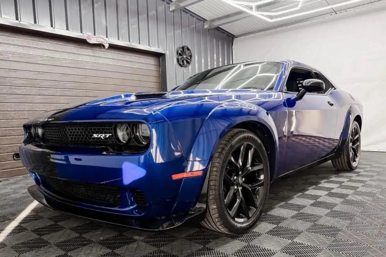 Dodge Challenger V6 3.6 L, carrosserie large (Widebody) — photo 1 of 18