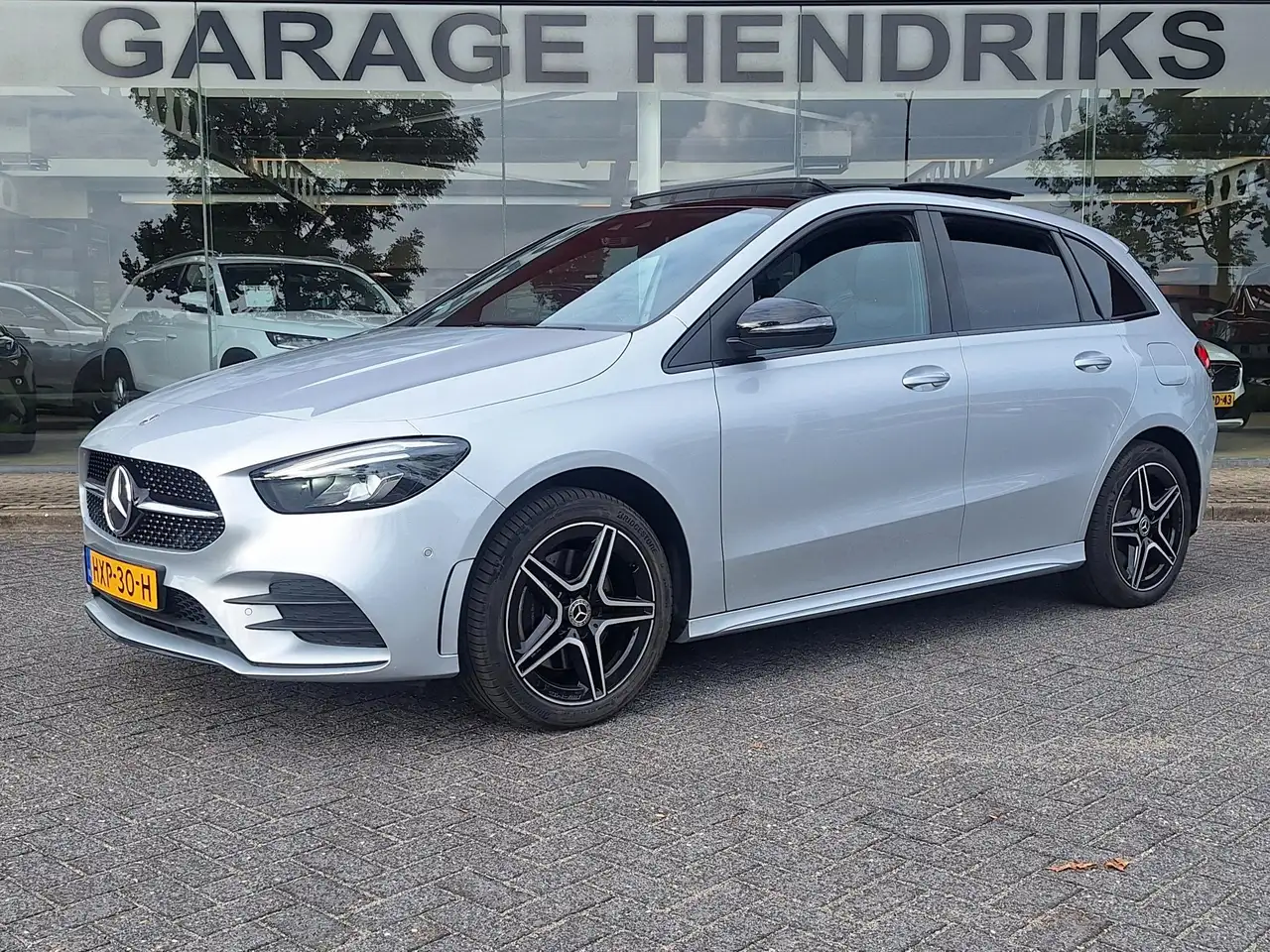 Mercedes-Benz B 250 e Business Solution AMG Limited | Pano | AMG pack — photo 1 of 40