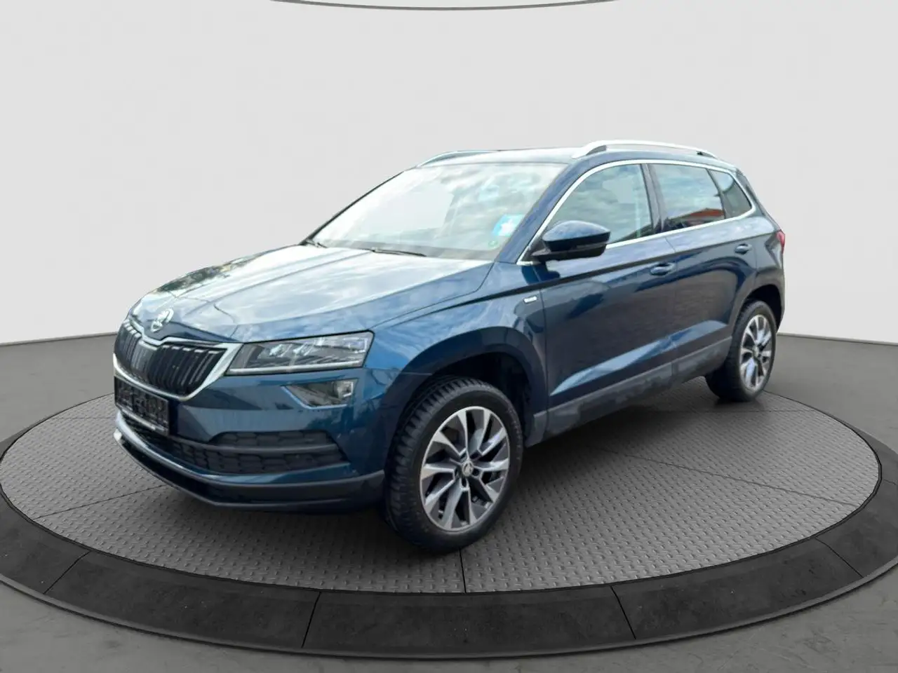 Skoda Karoq 1.0 TSI Drive 125 — photo 1 of 15