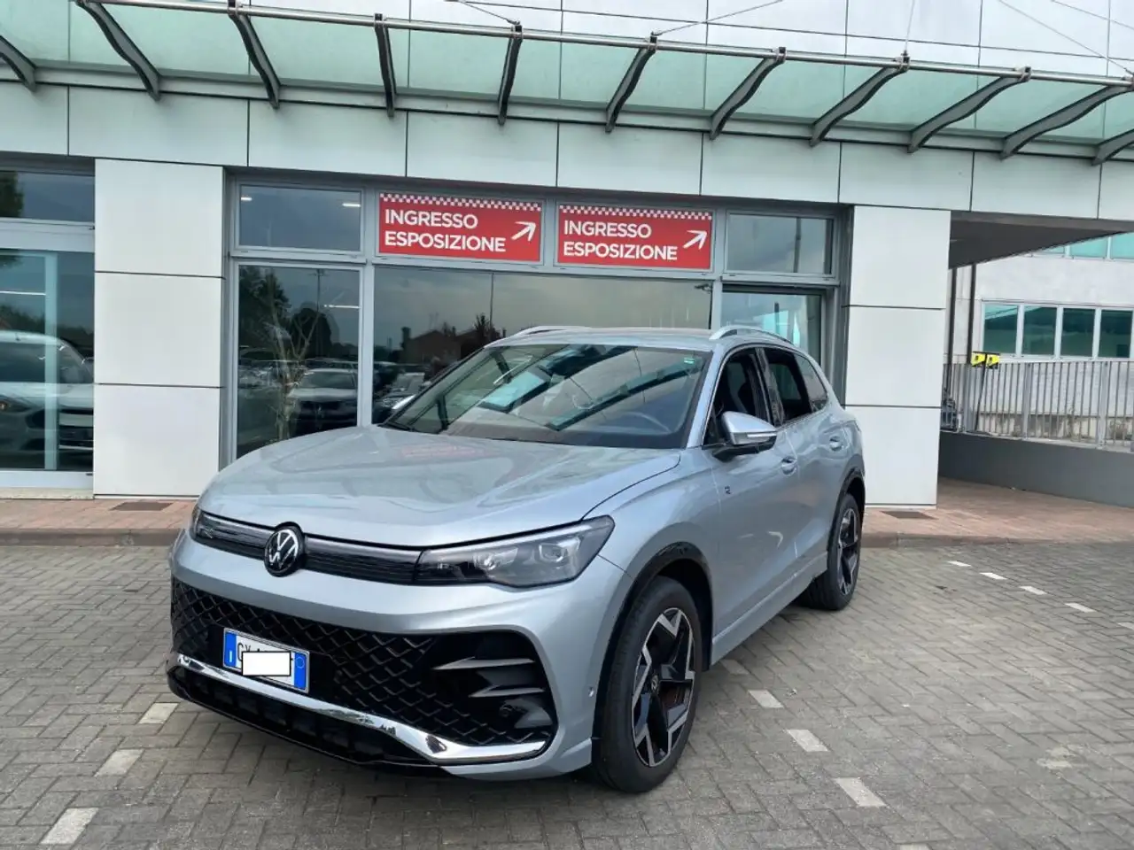 Volkswagen Tiguan 2.0 TDI 150 CV DSG R-Line — photo 1 of 8