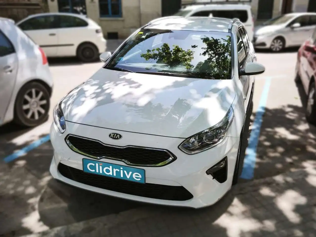 Kia Tourer 1.6 MHEV 100kW Tech DCT — photo 1 of 10