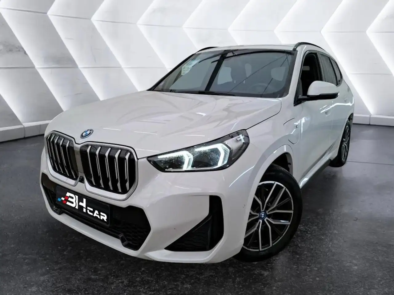BMW X1 25E M-SPORT 245 CH XDRIVE HYBRIDE PHEV ATTELAGE 1 PROPRIÉTAIRE / GARANTIE 1 AN 25 E — photo 1 of 11