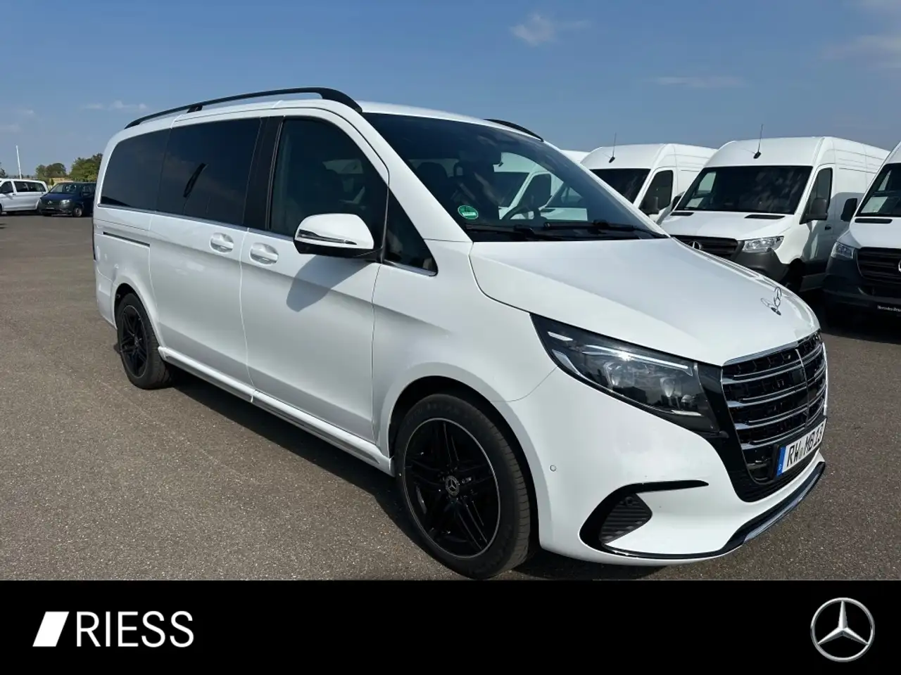 Mercedes-Benz V 300 d EXCLUSIVE/4MATIC/360°KAME/AHK/AIRMATIC/ — photo 1 of 19