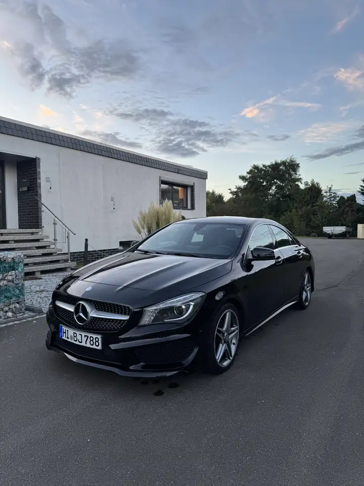 Mercedes-Benz CLA 180 AMG Line — photo 1 of 12
