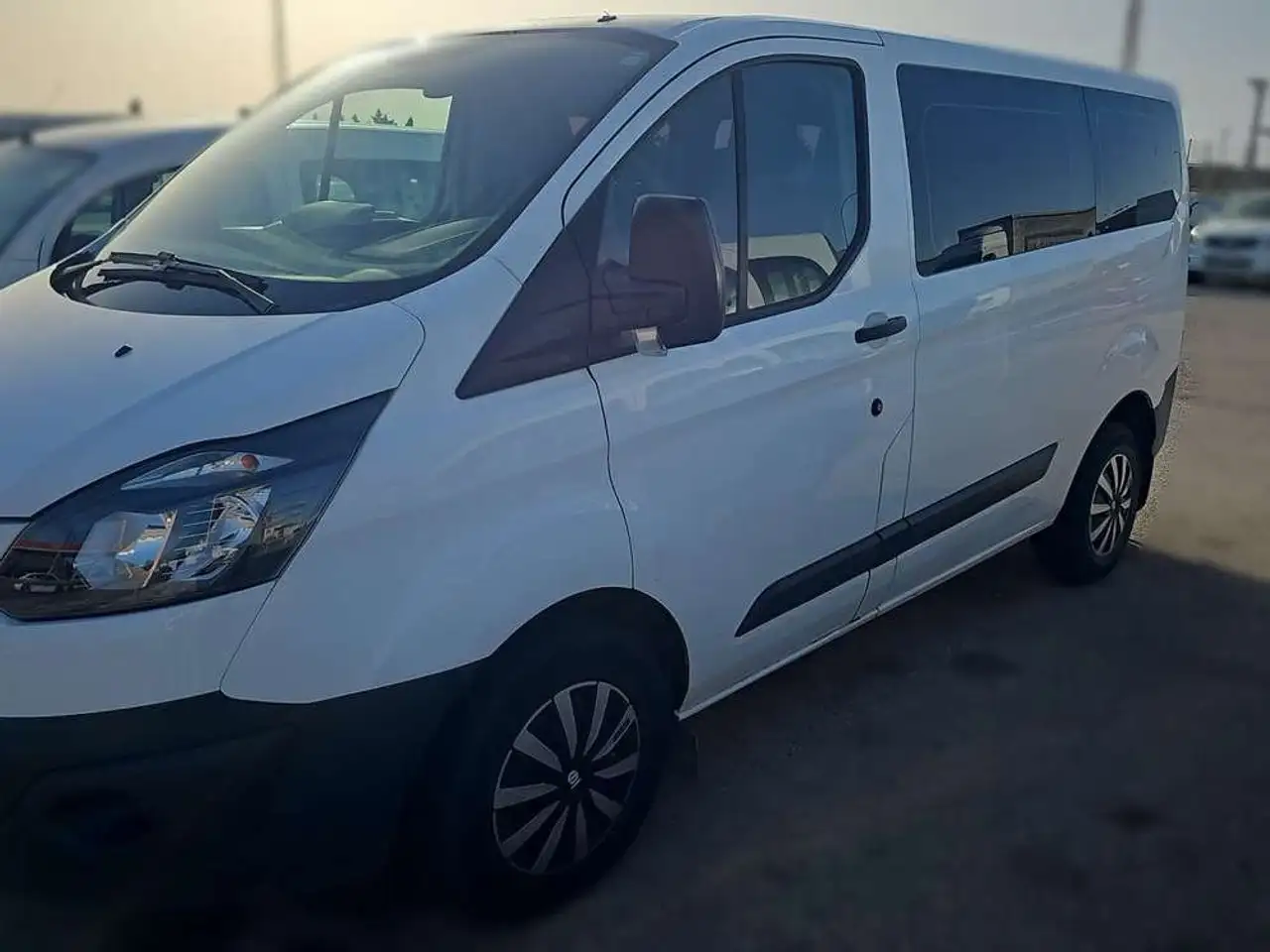 Ford Transit Custom 2.0 TDCI 320 L1 Nugget — photo 1 of 21