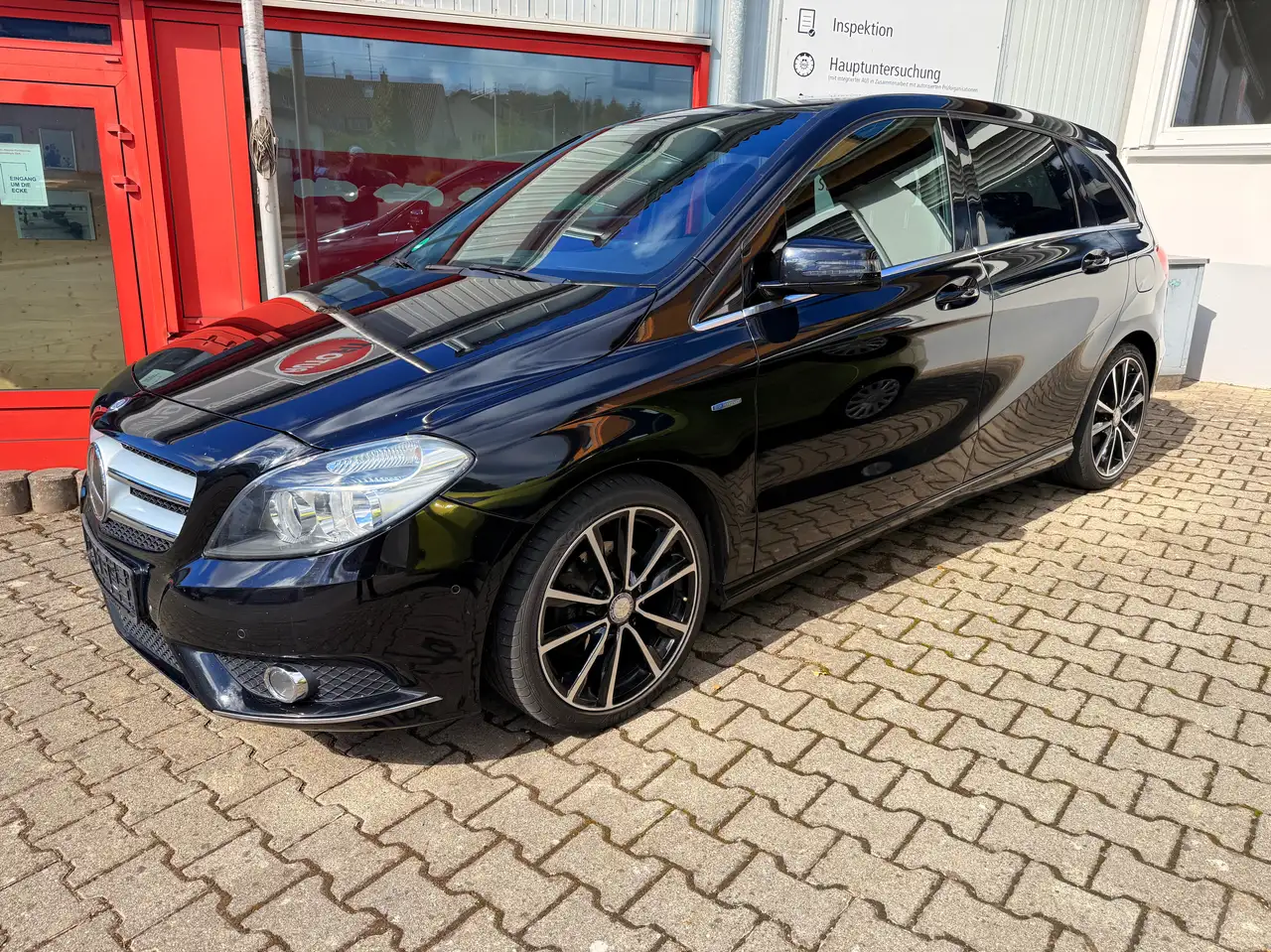 Mercedes-Benz B 200 B 180 CDI Park Assistent Licht und Sicht Paket 8fach bereift Sitzheizung — photo 1 of 34