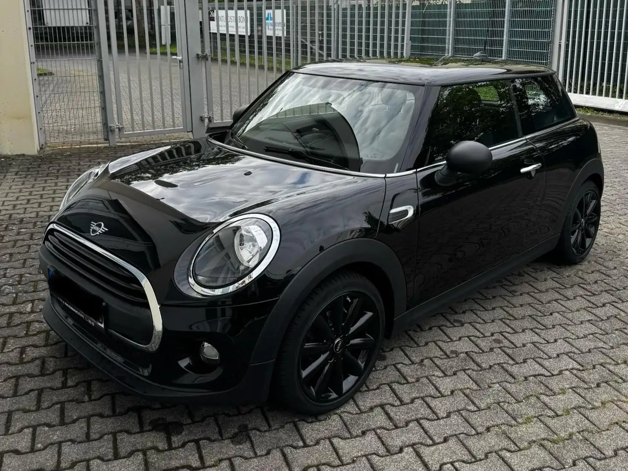MINI One MINI 3-TÜRER Blackyard — photo 1 of 14