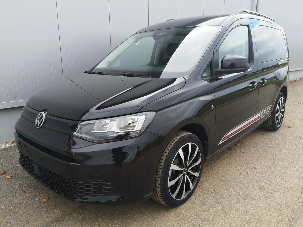 Volkswagen Caddy Basis 1.5TSI DSG Sport Edition ACC Kam GV5 App ... — photo 1 of 9