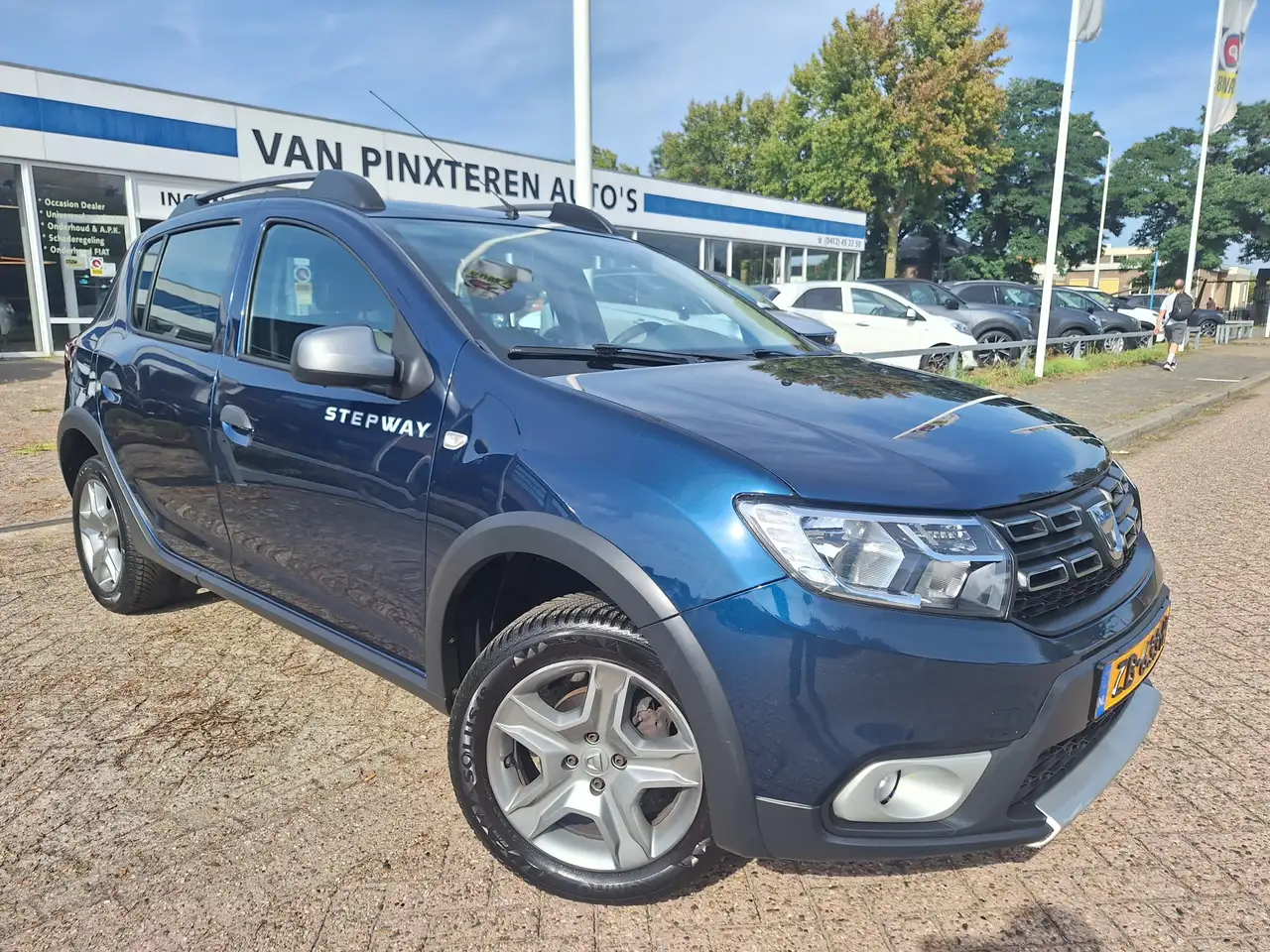 Dacia Sandero 0.9 TCe SL Stepway — photo 1 of 26