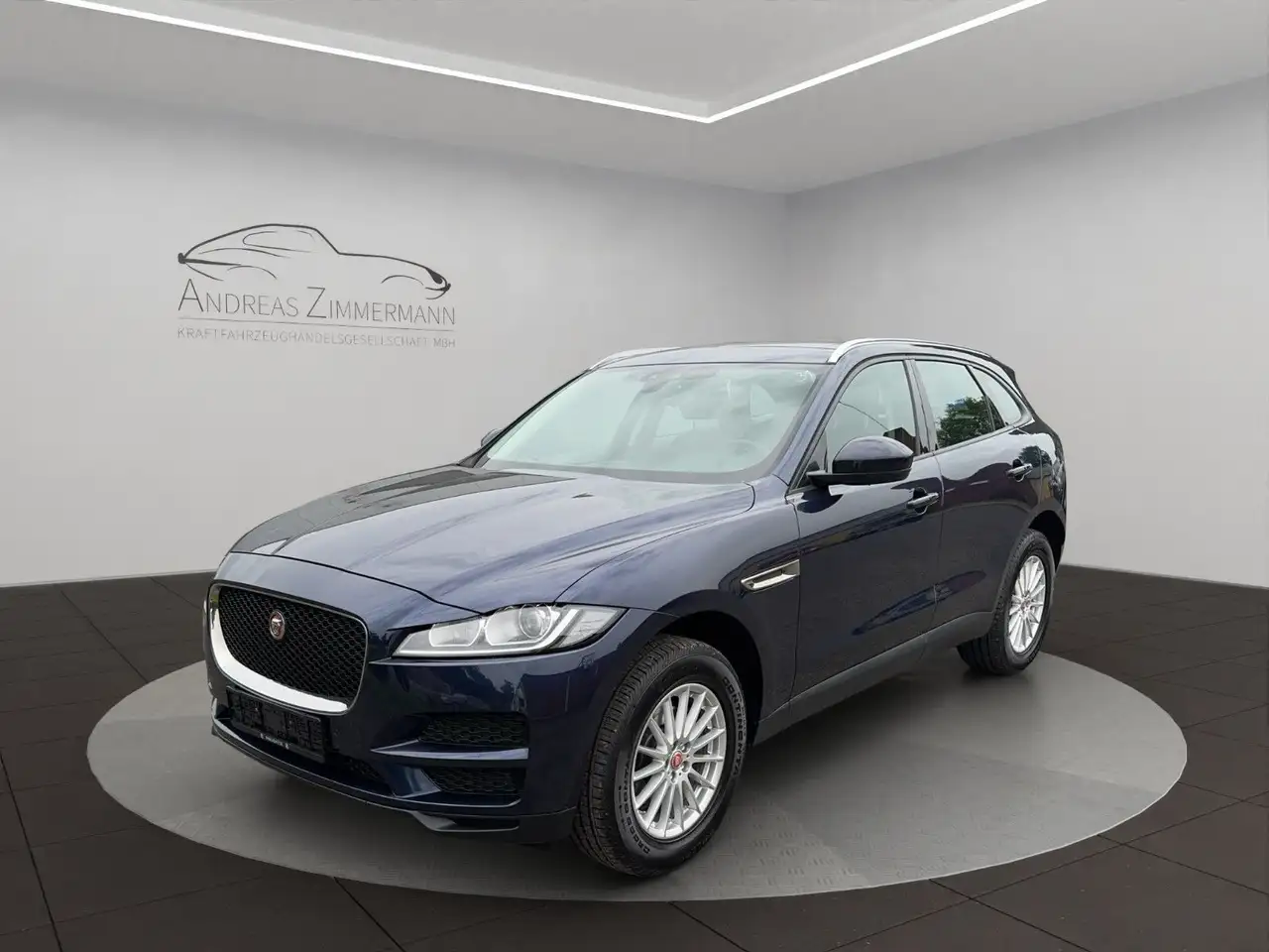 Jaguar F-Pace F-PACE 20d AWD AHK/PANO/CAM — photo 1 of 1