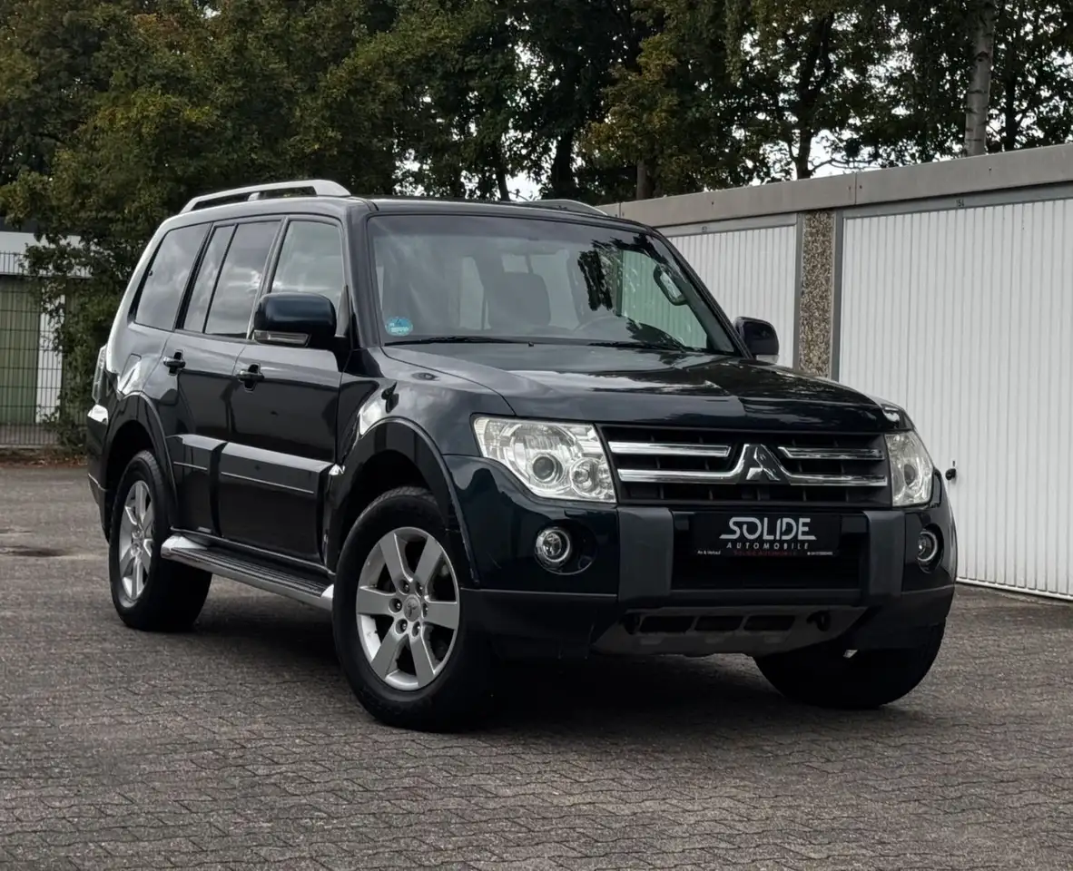 Mitsubishi Pajero 3.2 DI-D Intense — photo 1 of 24