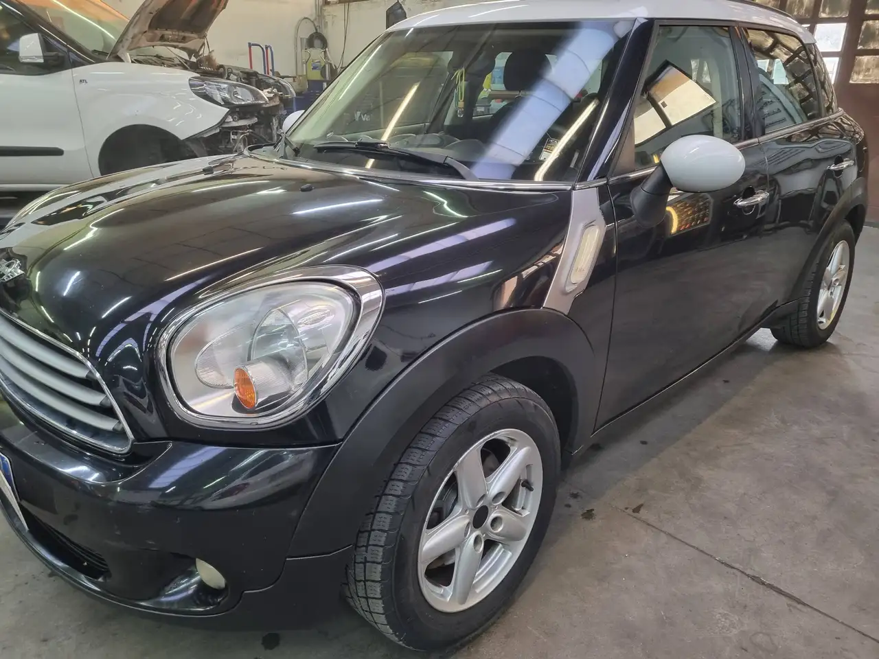 MINI Cooper D Countryman Mini Countryman 1.6 Cooper D — photo 1 of 13
