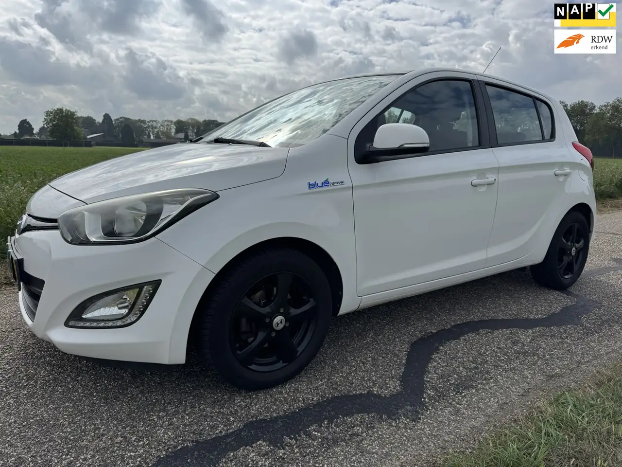 Hyundai i20 1.2i Go! — photo 1 of 14