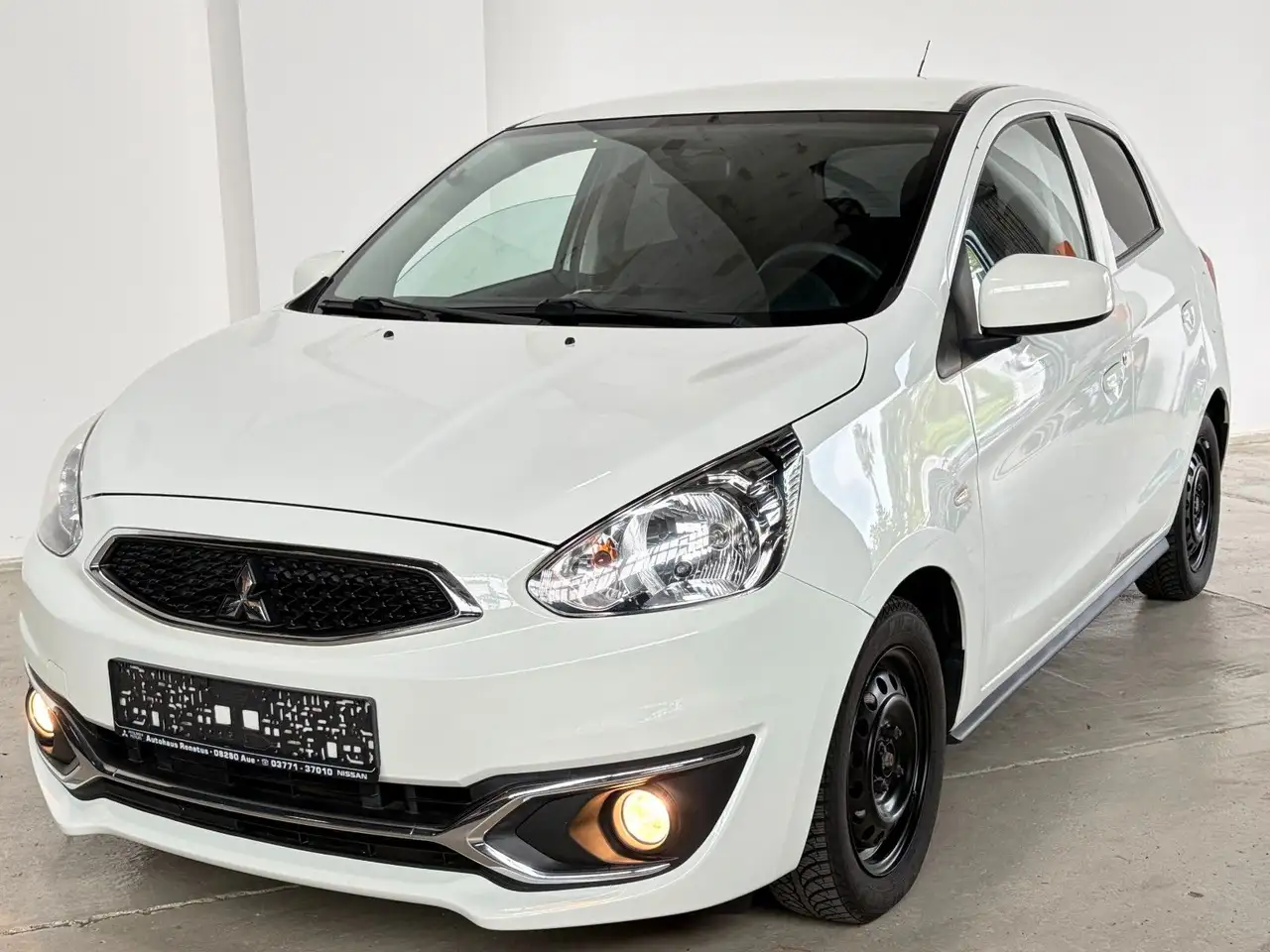 Mitsubishi Space Star 1.0 — photo 1 of 15