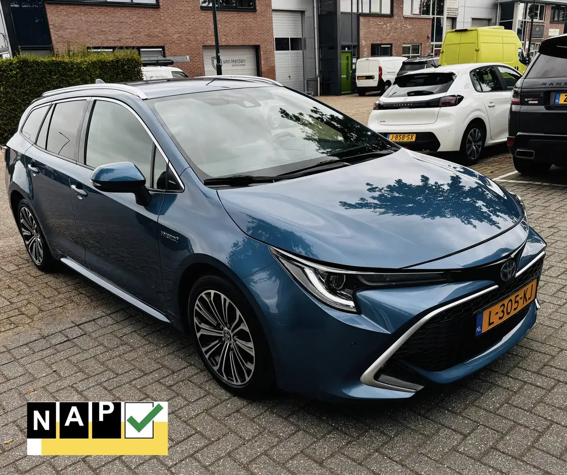 Toyota Corolla 1.8 Hybrid Touring Sports Executive Line — photo 1 of 16