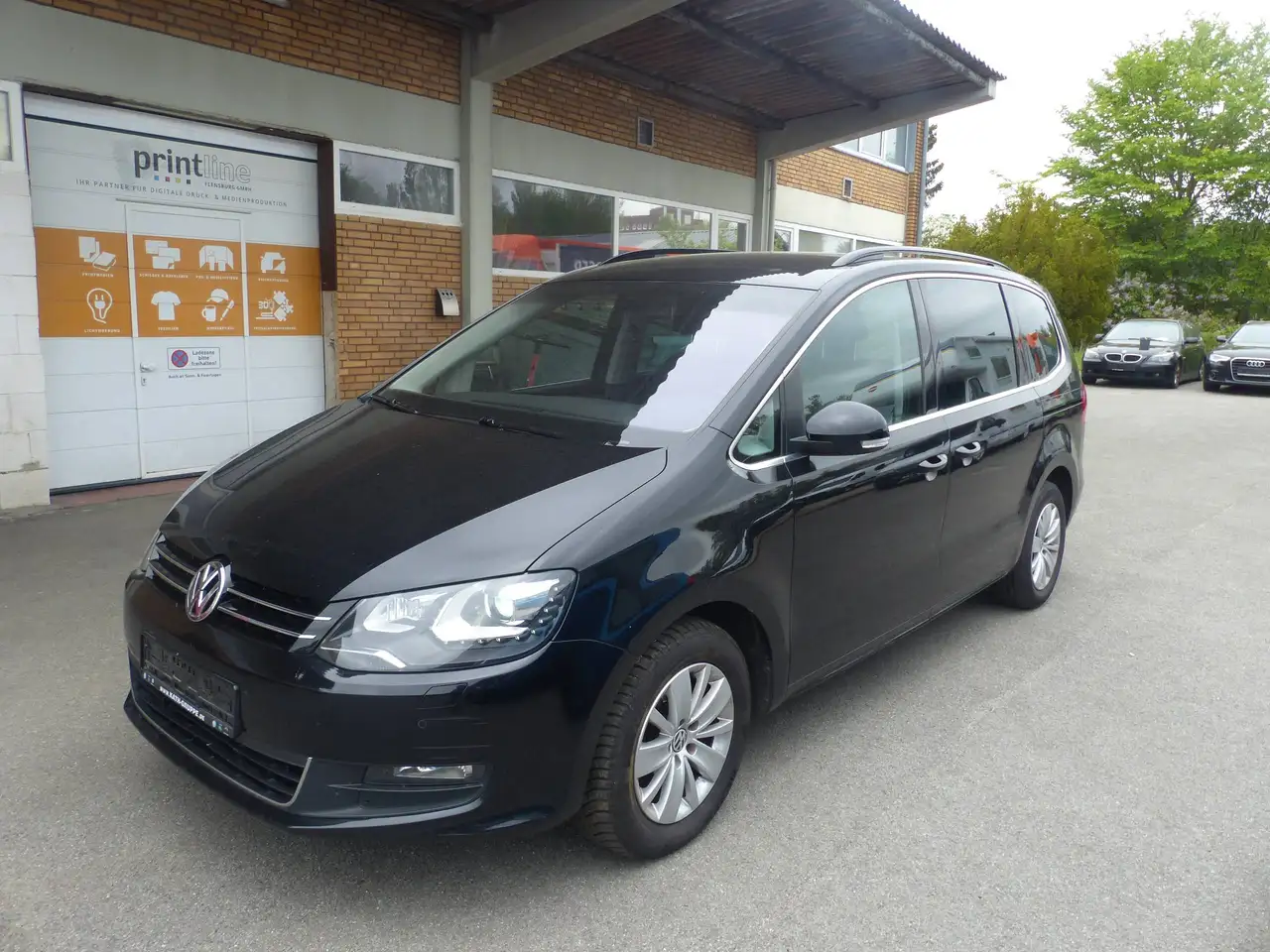 Volkswagen Sharan 2.0 TDI DSG Klima Xenon Navi Automatik HU/AU 02/27 — photo 1 of 40