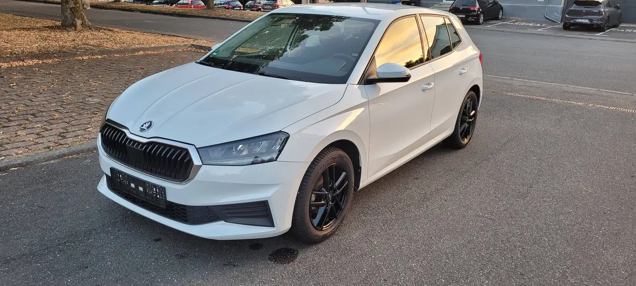 Skoda Fabia Fabia IV 1.0 MPI Active — photo 1 of 11