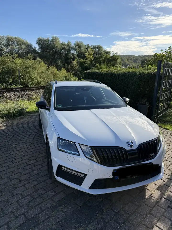 Skoda Octavia Combi 2.0 TSI DSG RS60 — photo 1 of 13