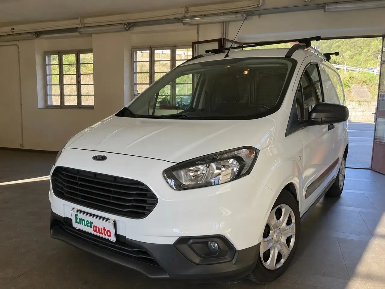 Ford Transit Courier Transit Courier 1.5 TDCi 75CV Van Trend — photo 1 of 15