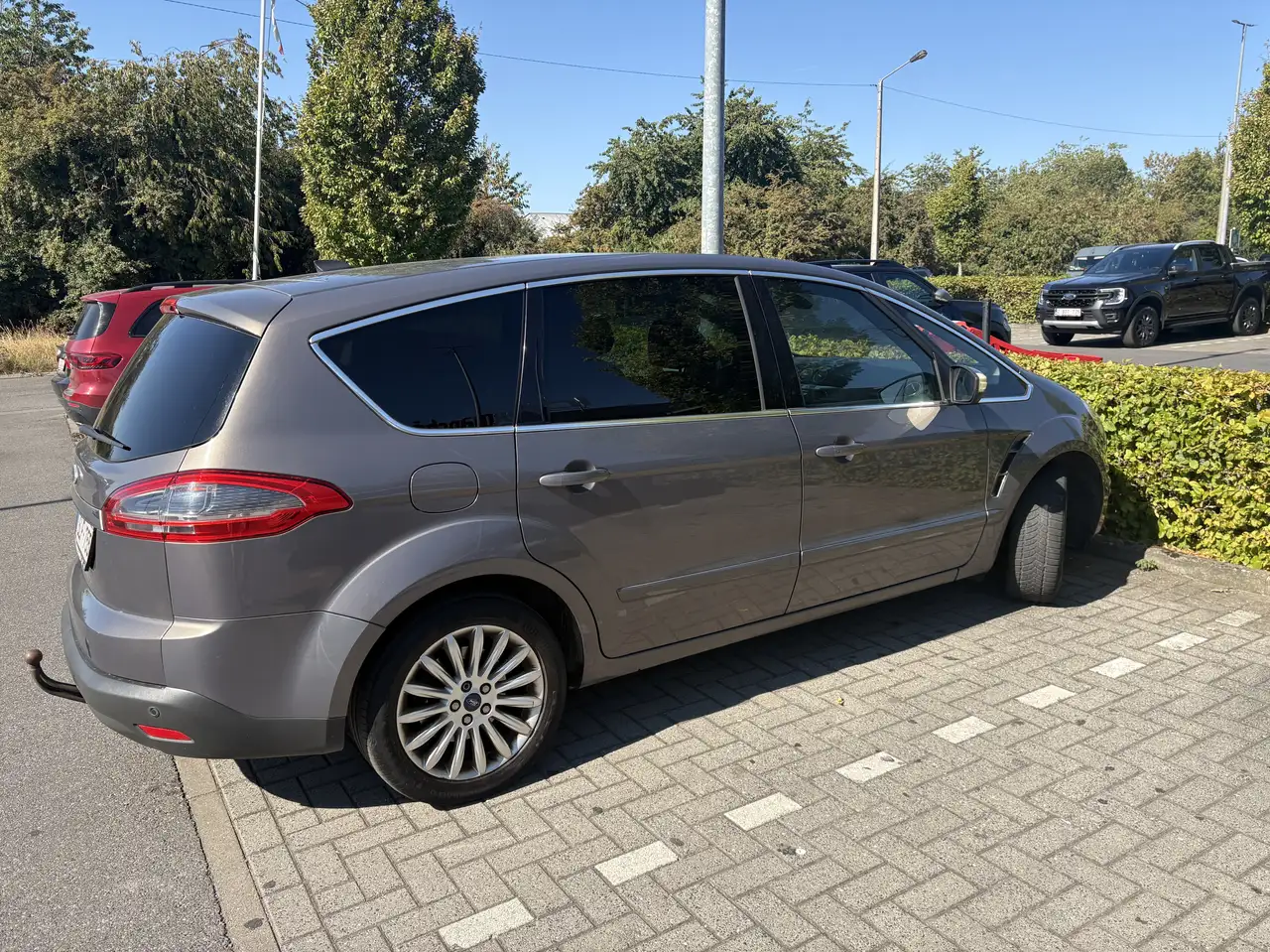 Ford S-Max — photo 1 of 11