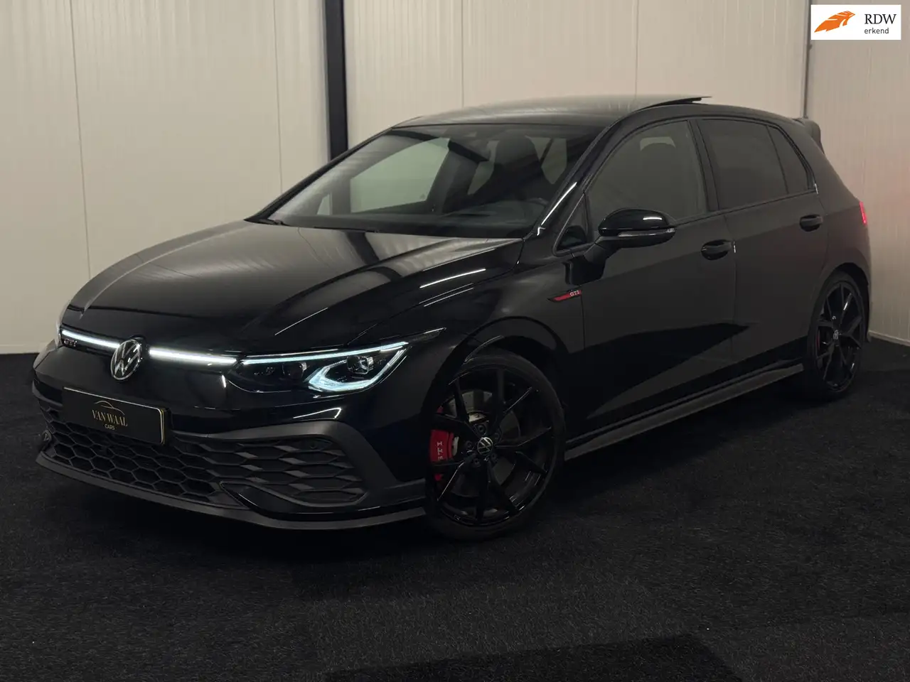 Volkswagen Golf GTI 2.0 TSI Clubsport 2023 300PK PANO/HUD/IQ/H&K/19”/S — photo 1 of 40