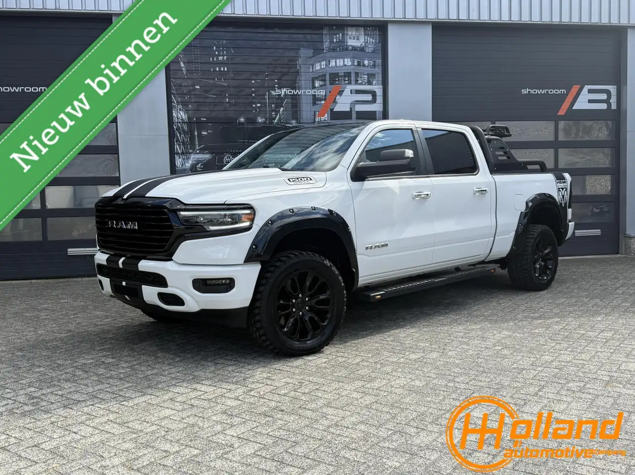 Dodge RAM 1500 4X4 5.7 V8 4x4 Crew Cab — photo 1 of 29