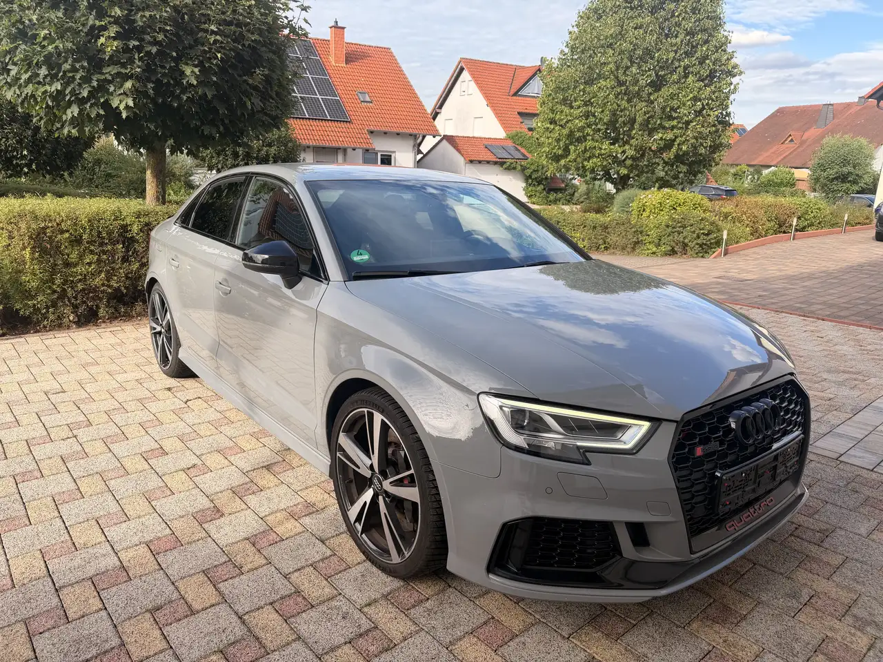 Audi RS3 Limousine S tronic — photo 1 of 9
