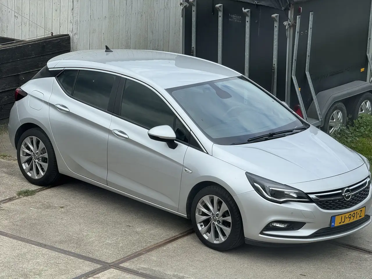 Opel Astra 1.0 Edition — photo 1 of 16