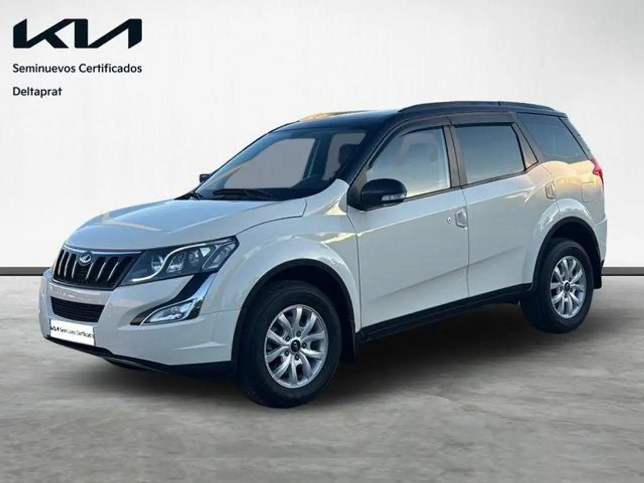 Mahindra XUV500 2.2D W8 FWD — photo 1 of 23