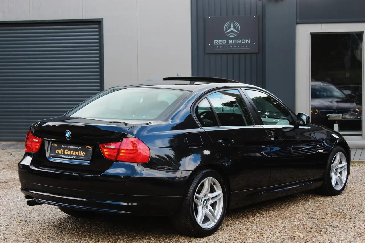 2011 BMW 318 i AUT SPORTLINE KLIMA SIZTHEIZUNG XENON PDC, photograph 4