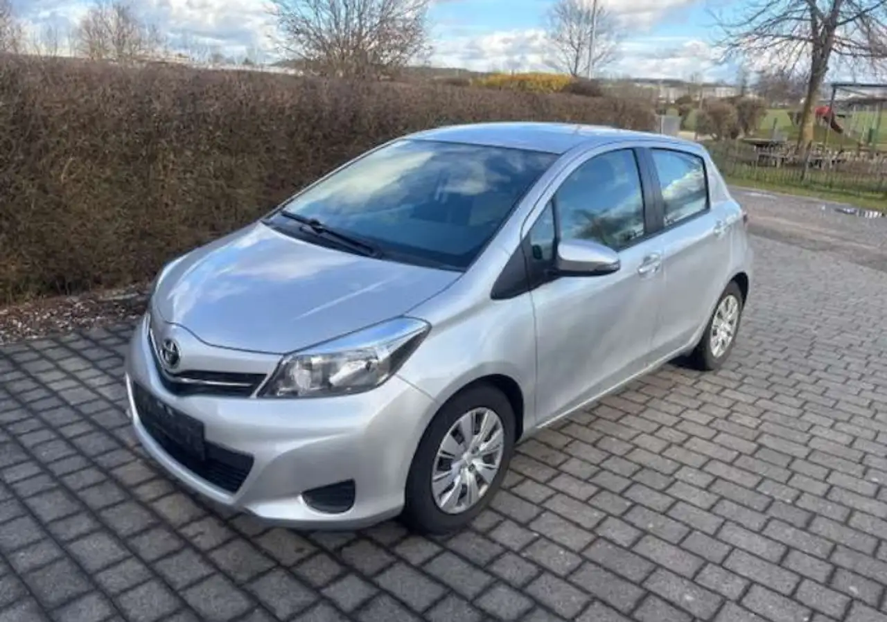 Toyota Yaris 1,33 dVVT-i — photo 1 of 9
