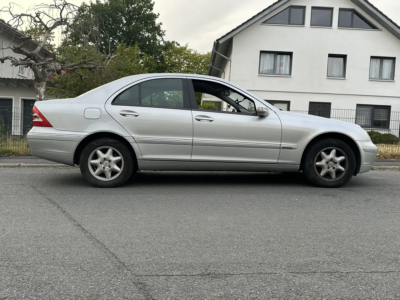Mercedes-Benz C 180 Elegance — photo 1 of 6