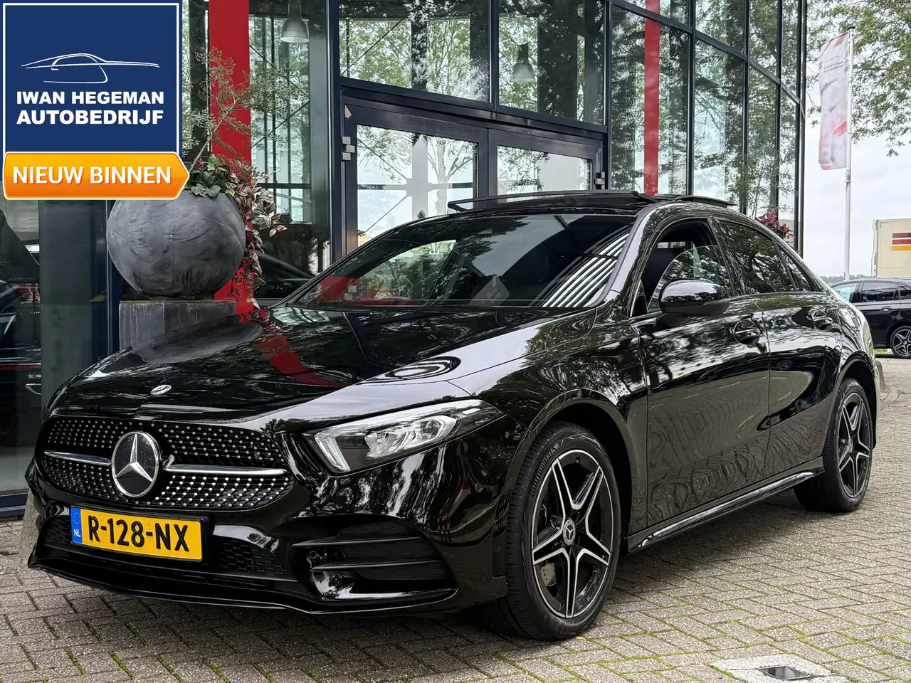Mercedes-Benz A 250 e Business Solution AMG Limited | Panoramadak | Sf — photo 1 of 32