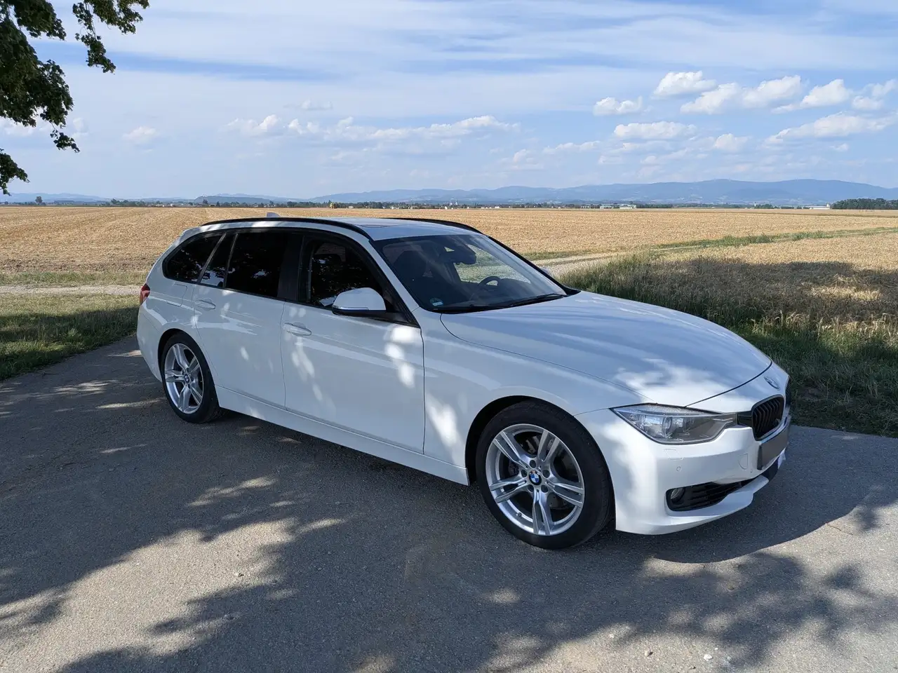 BMW 330 330d Touring Aut. — photo 1 of 9