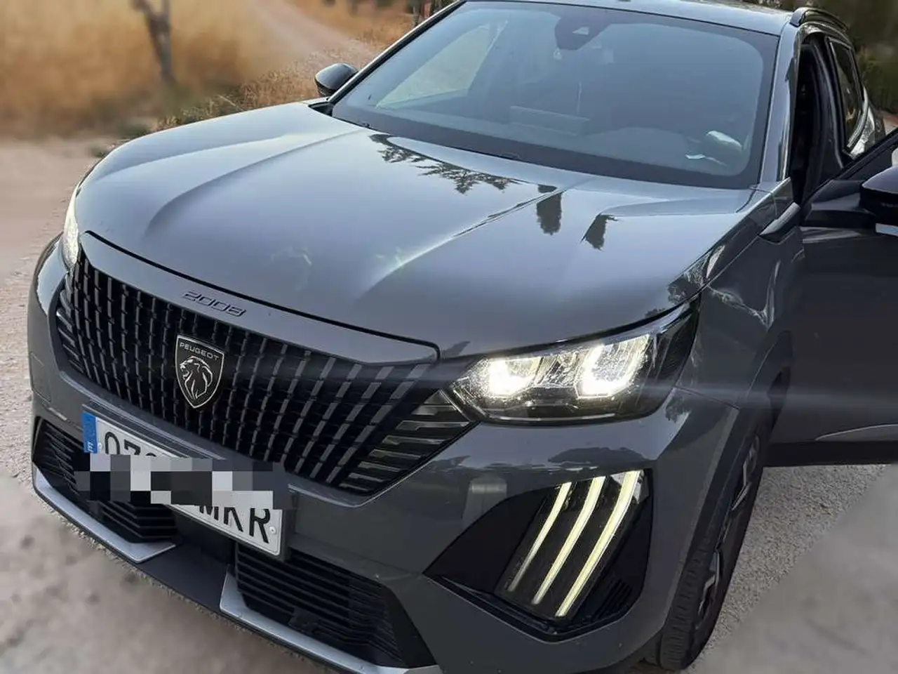 Peugeot 2008 Allure Puretech 130 S&S EAT8 — photo 1 of 4
