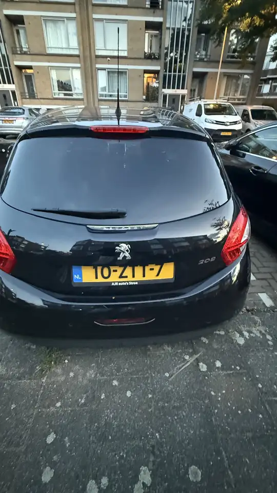 Peugeot 208 120 VTI Intuitive — photo 1 of 6