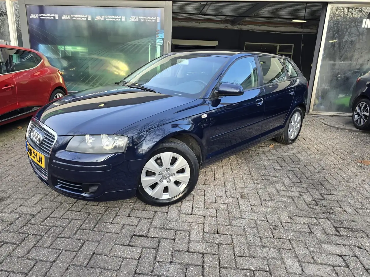 Audi A3 Sportback 1.6 FSI Attraction | NIEUWE APK | AIRCO — photo 1 of 31
