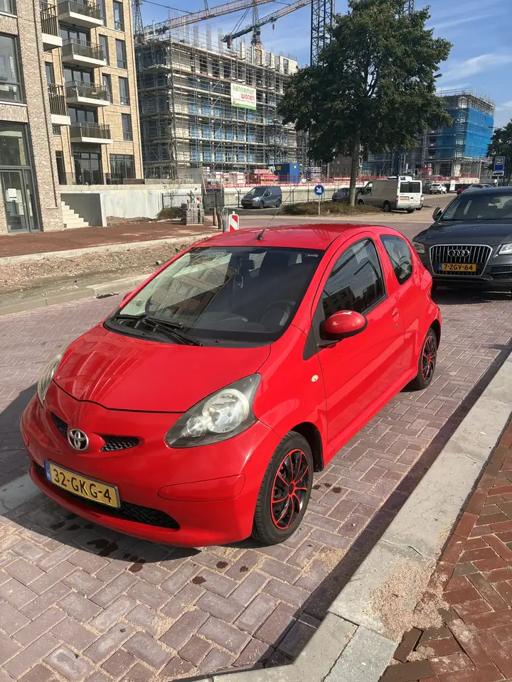 Toyota Aygo 1.0-12V + — photo 1 of 10