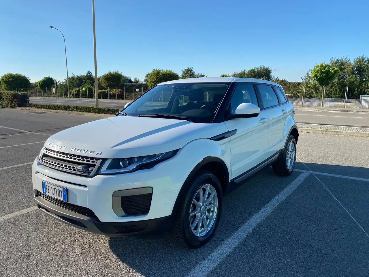Land Rover Range Rover Evoque Range Rover Evoque I 20165p 2.0 td4 Pure 150cv auto — photo 1 of 15