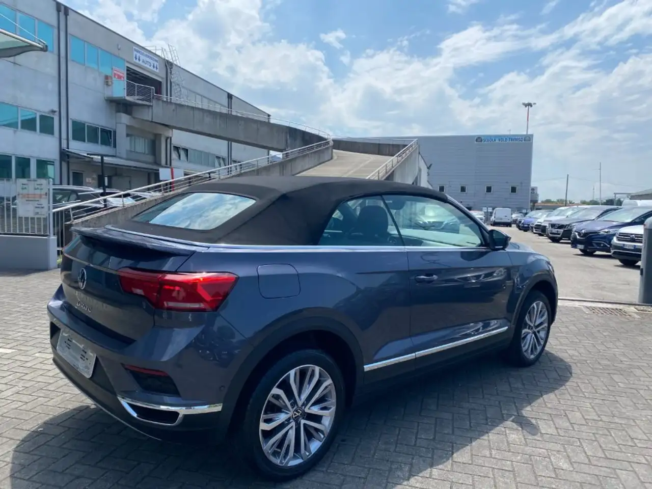 Volkswagen T-Roc Cabriolet 1.5 TSI ACT DSG Style — photo 1 of 13