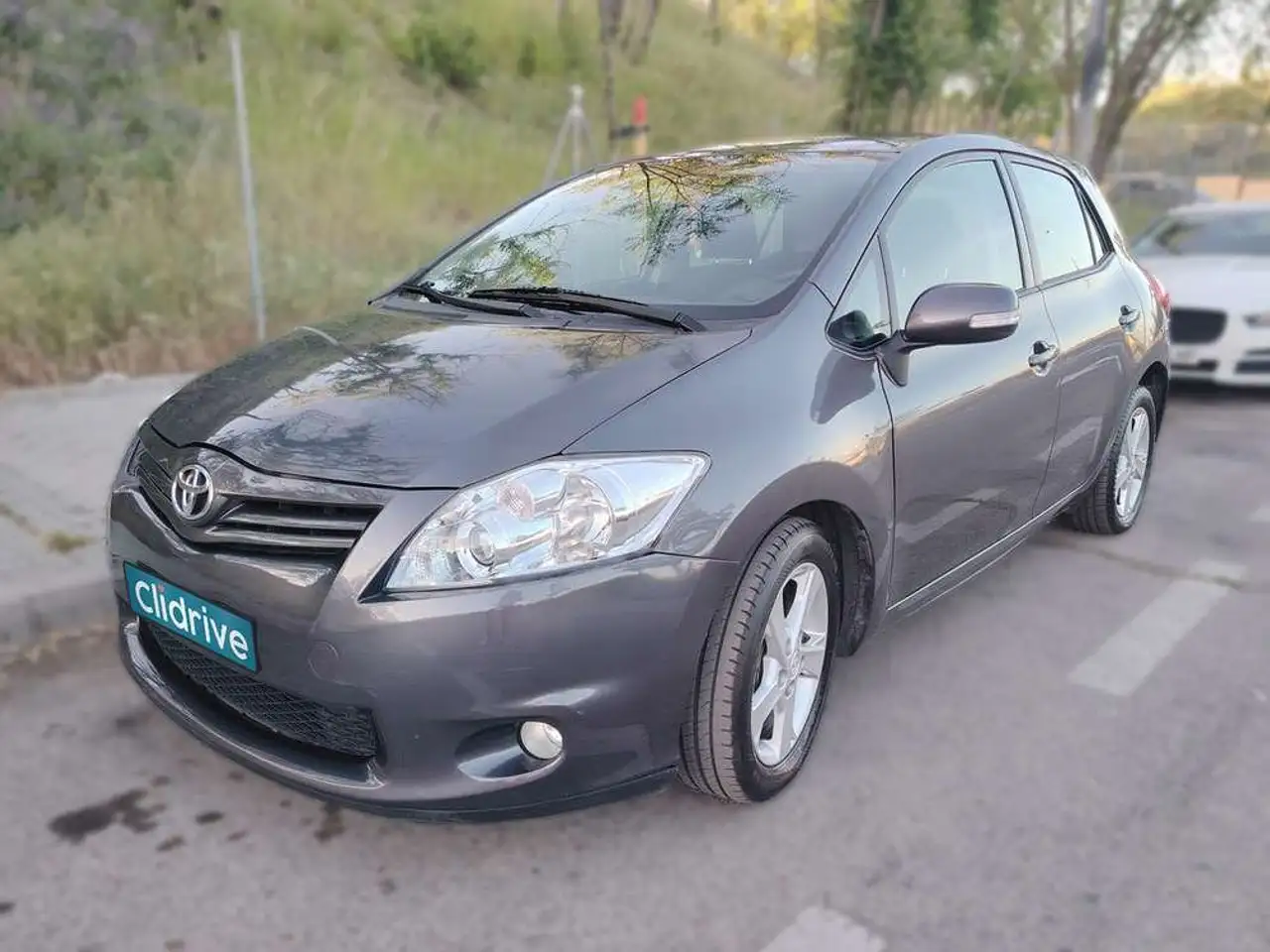 Toyota Auris 1.4D-4D Active — photo 1 of 17