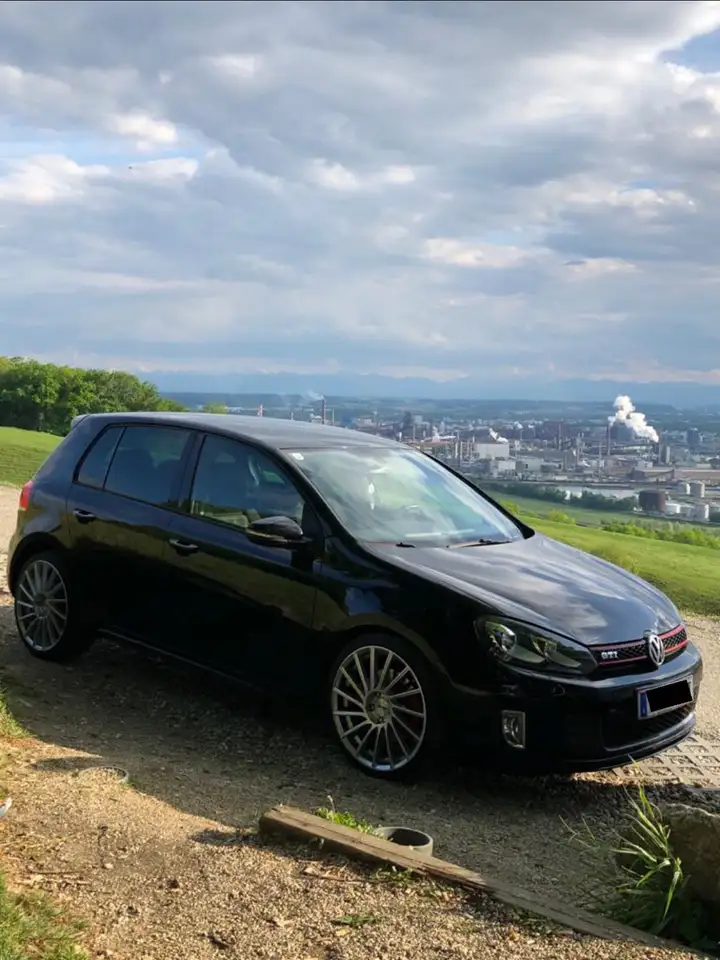 Volkswagen Golf GTI 2,0 — photo 1 of 5