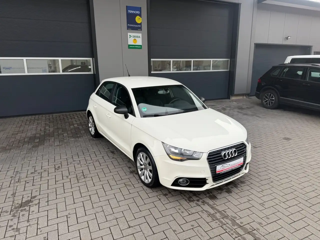 2013 Audi A1 Sportback Ambition * PDC * Sport * Teilleder, photograph 5